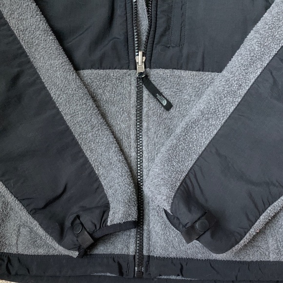 ❌SOLD❌ Grey and black North Face full zip - Picture 4 of 6